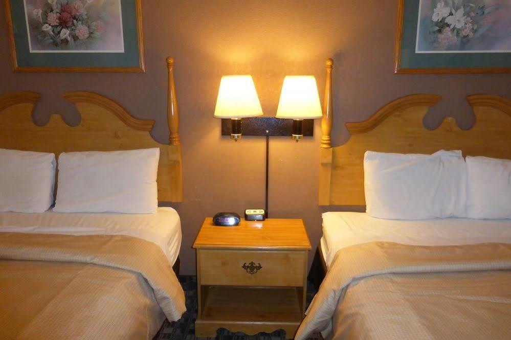 Red Roof Inn & Suites Cave City Exterior foto